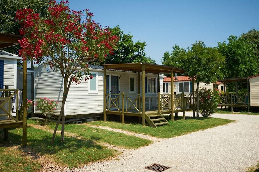 Baia Holiday park 4*